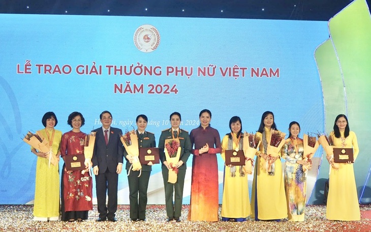 Tôn vinh 4 tập thể, 11 cá nhân xuất sắc tại Lễ trao giải thưởng Phụ nữ Việt Nam năm 2024