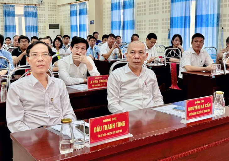 Thứ trưởng Bộ Y tế Lê Đức Luận đánh giá cao những thành tựu tại Bệnh viện Đa khoa tỉnh Thanh Hoá- Ảnh 1.