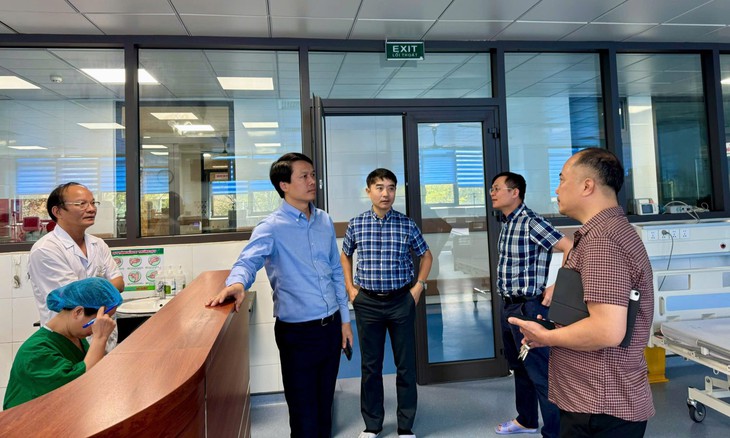 Thứ trưởng Bộ Y tế Lê Đức Luận đánh giá cao những thành tựu tại Bệnh viện Đa khoa tỉnh Thanh Hoá- Ảnh 5.