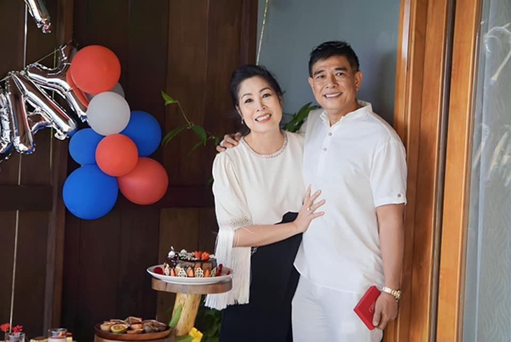 Trải qua một lần đổ vỡ, nữ NSND tái hôn hạnh phúc bên chồng tài tử điện ảnh- Ảnh 6. Trải qua một lần đổ vỡ, nữ NSND tái hôn hạnh phúc bên chồng tài tử điện ảnh- Ảnh 6.