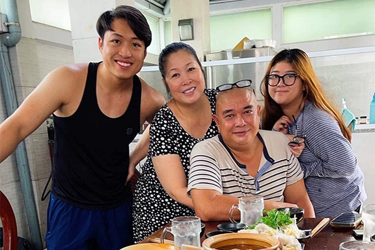 Trải qua một lần đổ vỡ, nữ NSND tái hôn hạnh phúc bên chồng tài tử điện ảnh- Ảnh 7. Trải qua một lần đổ vỡ, nữ NSND tái hôn hạnh phúc bên chồng tài tử điện ảnh- Ảnh 7.