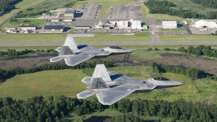 UAV bí ẩn quấy nhiễu căn cứ quân sự Mỹ chứa máy bay tàng hình F-22 Raptor suốt 17 ngày- Ảnh 1. UAV bí ẩn quấy nhiễu căn cứ quân sự Mỹ chứa máy bay tàng hình F-22 Raptor suốt 17 ngày- Ảnh 1.