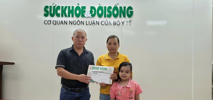 Sức khỏe của bé có khối u não có tiến triển hơn- Ảnh 1.