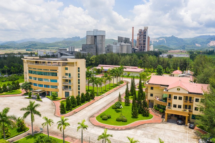 Quảng Ninh: Khởi tố Phó Tổng Giám đốc Công ty Cổ phần xi măng Hạ Long cùng 7 thuộc cấp- Ảnh 1. Quảng Ninh: Khởi tố Phó Tổng Giám đốc Công ty Cổ phần xi măng Hạ Long cùng 7 thuộc cấp- Ảnh 1.