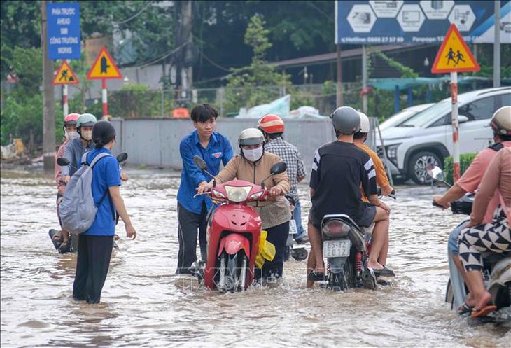 Triều cường rằm tháng 9 ở Cần Thơ có thể vượt đỉnh lịch sử- Ảnh 2. Triều cường rằm tháng 9 ở Cần Thơ có thể vượt đỉnh lịch sử- Ảnh 2.