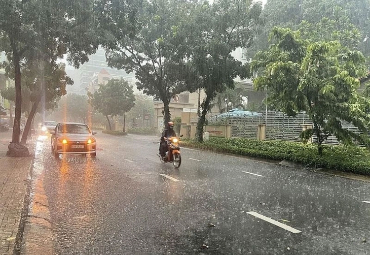 Chiều nay Hà Nội đón mưa dông- Ảnh 2.
