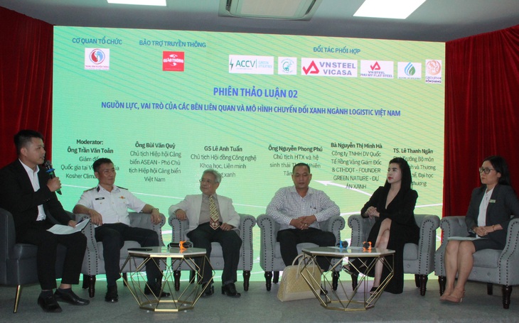 Các chuyên gia chia sẻ tại phiên thảo luận thứ 2 của hội thảo. Ảnh: Xuân Dự