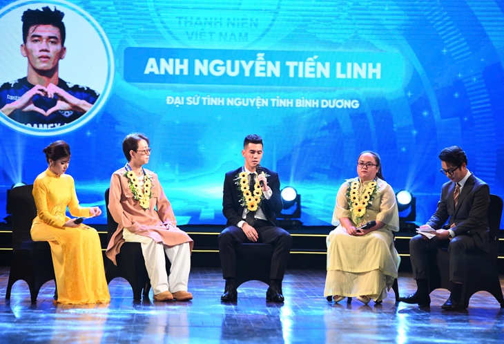Nữ điều dưỡng cứu người nước ngoài ngừng tim ở Đà Nẵng được tôn vinh 'Thanh niên sống đẹp'- Ảnh 5. Nữ điều dưỡng cứu người nước ngoài ngừng tim ở Đà Nẵng được tôn vinh 'Thanh niên sống đẹp'- Ảnh 5.