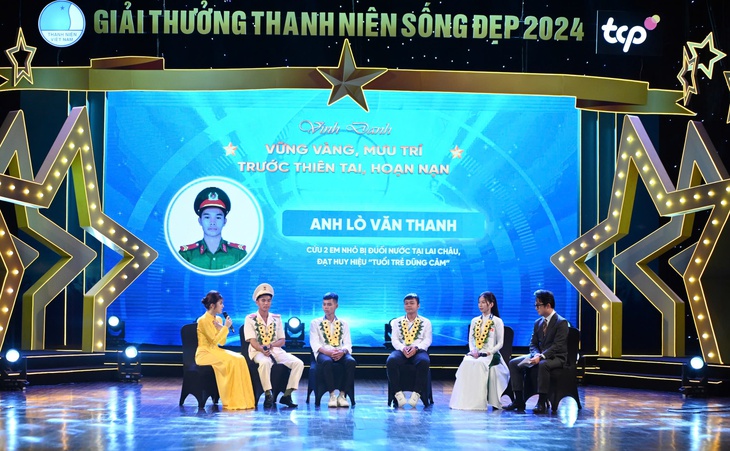 Nữ điều dưỡng cứu người nước ngoài ngừng tim ở Đà Nẵng được tôn vinh 'Thanh niên sống đẹp'- Ảnh 6. Nữ điều dưỡng cứu người nước ngoài ngừng tim ở Đà Nẵng được tôn vinh 'Thanh niên sống đẹp'- Ảnh 6.