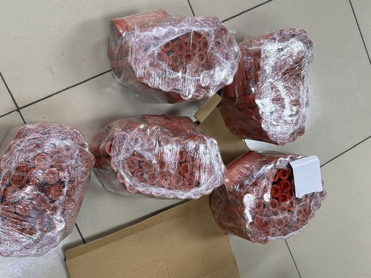 Làm rõ trường hợp học sinh mua bán và tự sản xuất pháo nổ tại nhà- Ảnh 1. Làm rõ trường hợp học sinh mua bán và tự sản xuất pháo nổ tại nhà- Ảnh 1.