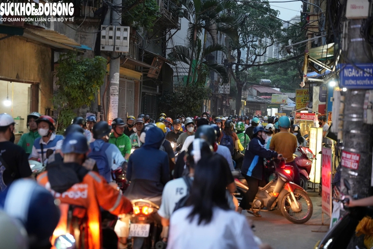 Hiện trạng ngõ 318 nguyễn Khang sau 10 năm được phê duyệt mở rộng vẫn ‘tắc’- Ảnh 1. Hiện trạng ngõ 318 nguyễn Khang sau 10 năm được phê duyệt mở rộng vẫn ‘tắc’- Ảnh 1.