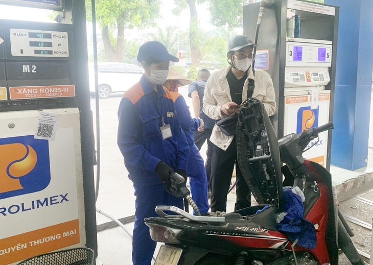Giá xăng quay đầu giảm sau khi tăng mạnh ở phiên điều hành trước- Ảnh 2. Giá xăng quay đầu giảm sau khi tăng mạnh ở phiên điều hành trước- Ảnh 2.