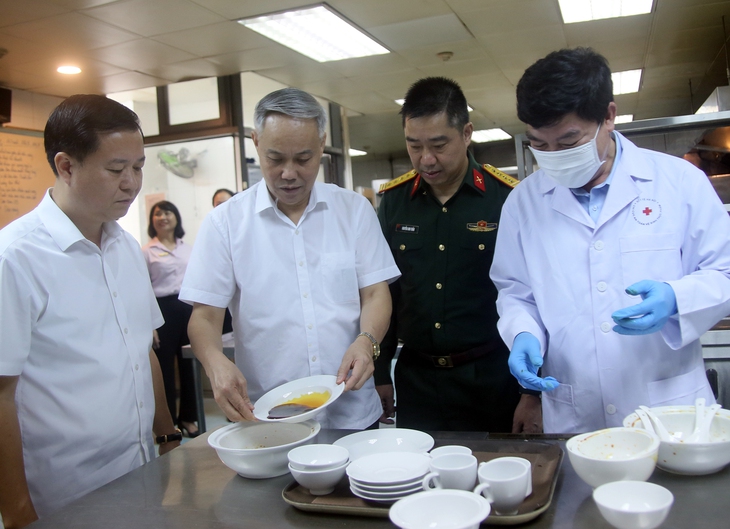 Bảo đảm ATTP tuyệt đối bữa ăn của ĐBQH tham dự Kỳ họp thứ 8, Quốc hội khóa XV- Ảnh 3. Bảo đảm ATTP tuyệt đối bữa ăn của ĐBQH tham dự Kỳ họp thứ 8, Quốc hội khóa XV- Ảnh 3.