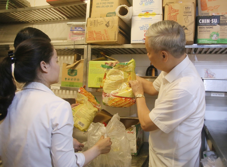 Bảo đảm ATTP tuyệt đối bữa ăn của ĐBQH tham dự Kỳ họp thứ 8, Quốc hội khóa XV- Ảnh 6. Bảo đảm ATTP tuyệt đối bữa ăn của ĐBQH tham dự Kỳ họp thứ 8, Quốc hội khóa XV- Ảnh 6.