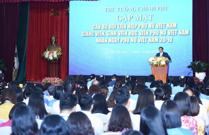 Thủ tướng: Bất cứ ngành nghề, lĩnh vực nào của đất nước đều hiện diện vai trò to lớn của chị em phụ nữ- Ảnh 2.