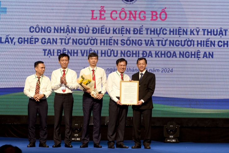 Thứ trưởng Bộ Y tế: Phát triển y tế chuyên sâu cần phải quan tâm phát triển thêm y tế số và y tế xanh, bảo vệ môi trường- Ảnh 5. Thứ trưởng Bộ Y tế: Phát triển y tế chuyên sâu cần phải quan tâm phát triển thêm y tế số và y tế xanh, bảo vệ môi trường- Ảnh 5.