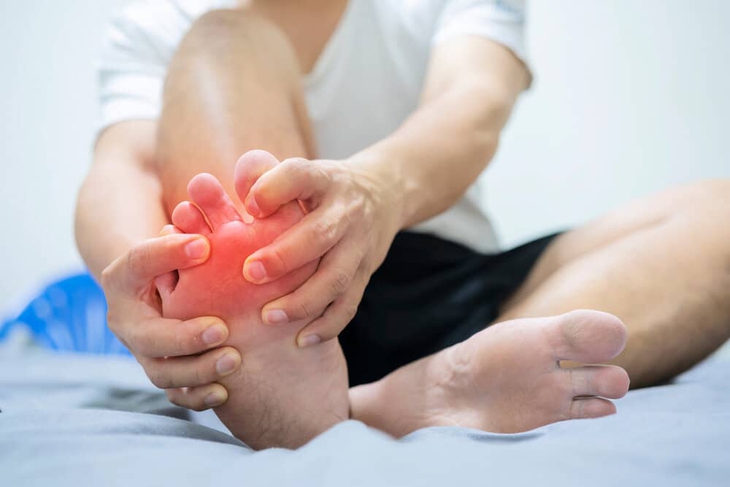 Dấu hiệu cơn đau cảnh báo bệnh gút bạn dễ bỏ qua- Ảnh 2.