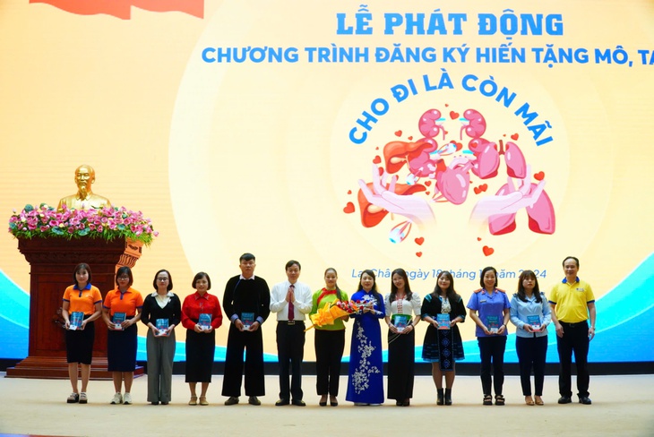 Phát động đăng ký hiến tặng mô, tạng và ra mắt Chi hội vận động hiến mô, bộ phận cơ thể người tại Lai Châu- Ảnh 6.