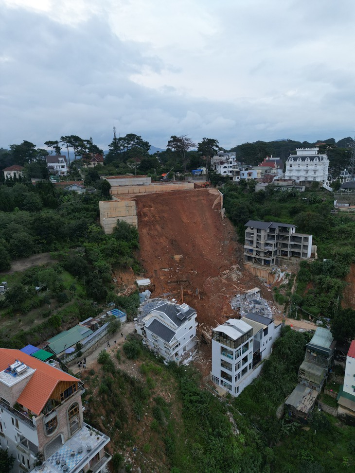 Vụ sạt lở taluy khiến 2 người tử vong ở Đà Lạt: Đề nghị truy tố 4 cán bộ- Ảnh 1.