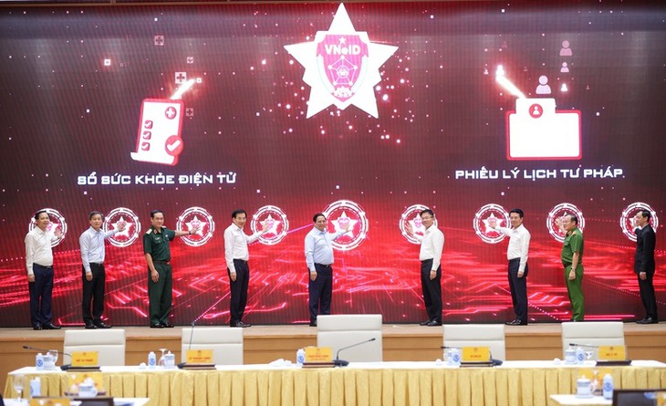 Thủ tướng: Mục tiêu mỗi công dân đều sở hữu một sổ sức khỏe điện tử trên VNeID- Ảnh 4.