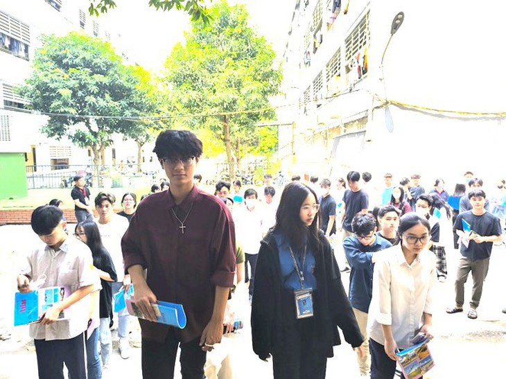 Học sinh có nên đến 'lò' luyện thi Đánh giá năng lực?- Ảnh 1. Học sinh có nên đến 'lò' luyện thi Đánh giá năng lực?- Ảnh 1.