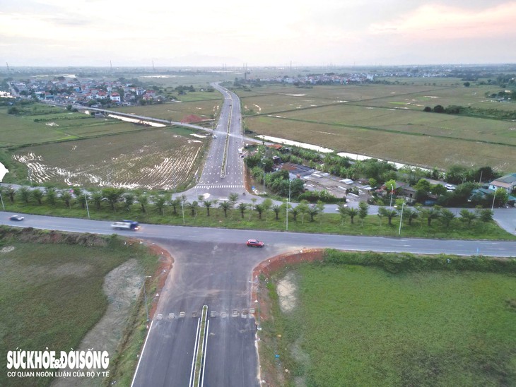 Hiện trạng đường trục phát triển kinh tế ven Hà Nội sắp thông xe- Ảnh 1.