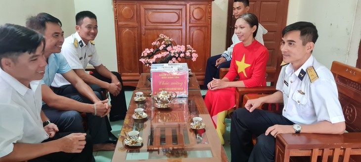 Ngày Phụ nữ Việt Nam ở Trường Sa- Ảnh 4.