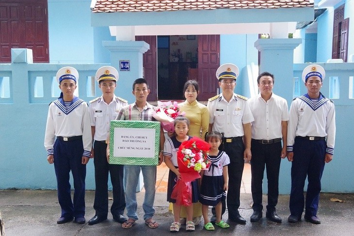 Ngày Phụ nữ Việt Nam ở Trường Sa- Ảnh 1.