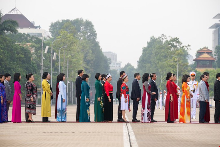 Lãnh đạo Đảng, Nhà nước và ĐBQH viếng Chủ tịch Hồ Chí Minh trước giờ khai mạc Kỳ họp 8- Ảnh 6. Lãnh đạo Đảng, Nhà nước và ĐBQH viếng Chủ tịch Hồ Chí Minh trước giờ khai mạc Kỳ họp 8- Ảnh 6.