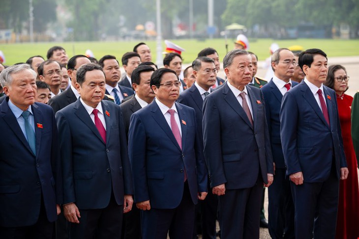 Lãnh đạo Đảng, Nhà nước và ĐBQH viếng Chủ tịch Hồ Chí Minh trước giờ khai mạc Kỳ họp 8- Ảnh 3. Lãnh đạo Đảng, Nhà nước và ĐBQH viếng Chủ tịch Hồ Chí Minh trước giờ khai mạc Kỳ họp 8- Ảnh 3.
