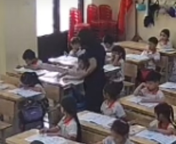 Vụ phụ huynh 'tố' cô giáo đánh học sinh bị thương: Phát hiện thêm nhiều học sinh bị đánh- Ảnh 1. Vụ phụ huynh 'tố' cô giáo đánh học sinh bị thương: Phát hiện thêm nhiều học sinh bị đánh- Ảnh 1.