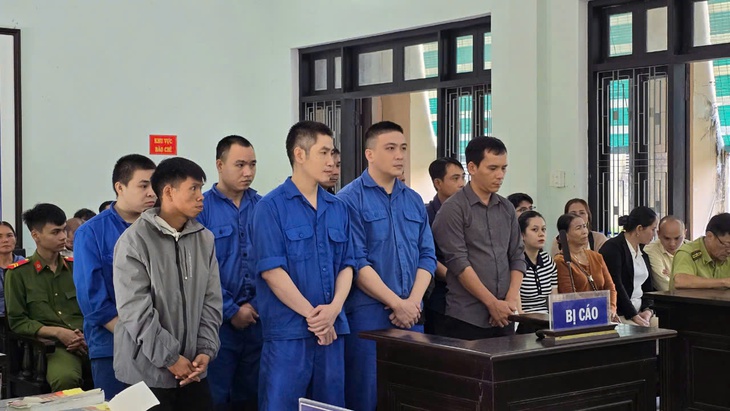 Cán bộ kiểm lâm buôn gỗ lậu lĩnh án- Ảnh 1.