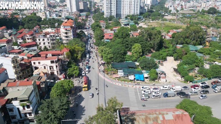 Cầu vượt tại Hà Nội chậm tiến độ gây ùn tắc nhiều năm- Ảnh 6. Cầu vượt tại Hà Nội chậm tiến độ gây ùn tắc nhiều năm- Ảnh 6.