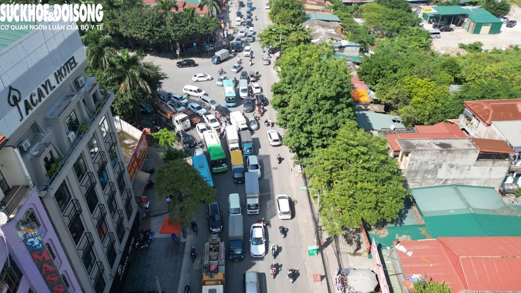 Cầu vượt tại Hà Nội chậm tiến độ gây ùn tắc nhiều năm- Ảnh 5. Cầu vượt tại Hà Nội chậm tiến độ gây ùn tắc nhiều năm- Ảnh 5.