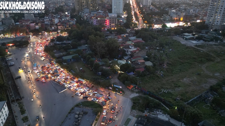 Cầu vượt tại Hà Nội chậm tiến độ gây ùn tắc nhiều năm- Ảnh 7. Cầu vượt tại Hà Nội chậm tiến độ gây ùn tắc nhiều năm- Ảnh 7.