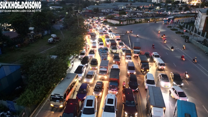 Cầu vượt tại Hà Nội chậm tiến độ gây ùn tắc nhiều năm- Ảnh 8. Cầu vượt tại Hà Nội chậm tiến độ gây ùn tắc nhiều năm- Ảnh 8.