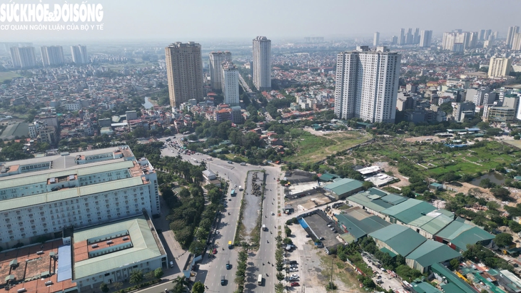 Cầu vượt tại Hà Nội chậm tiến độ gây ùn tắc nhiều năm- Ảnh 1. Cầu vượt tại Hà Nội chậm tiến độ gây ùn tắc nhiều năm- Ảnh 1.