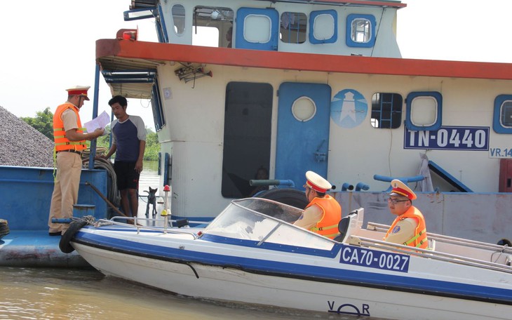 Hải Phòng xử phạt hàng loạt bến thủy nội địa không phép với gần 1 tỷ đồng- Ảnh 2.