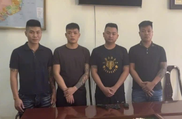 Nổ súng bắn về phía người dân vì bị nhắc nhở nói nhỏ lại- Ảnh 2. Nổ súng bắn về phía người dân vì bị nhắc nhở nói nhỏ lại- Ảnh 2.
