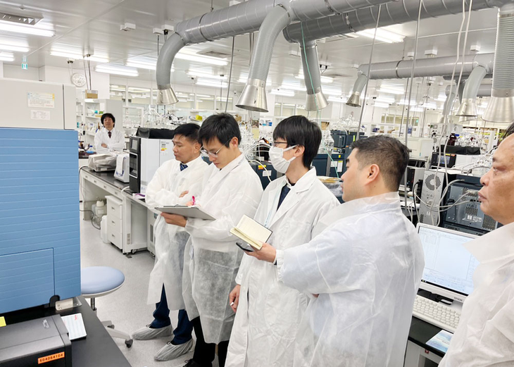 Lễ trao "Giấy chứng nhận GMP trong thực hành sản xuất thuốc" cho nhà máy Dược phẩm Công nghệ cao Hataphar của Dược Hà Tây- Ảnh 3. Lễ trao "Giấy chứng nhận GMP trong thực hành sản xuất thuốc" cho nhà máy Dược phẩm Công nghệ cao Hataphar của Dược Hà Tây- Ảnh 3.