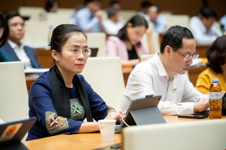 Bộ trưởng Bộ Y tế: Giảm tiền túi cho người dân khi bỏ thủ tục chuyển tuyến BHYT với bệnh hiếm, bệnh hiểm nghèo- Ảnh 3. Bộ trưởng Bộ Y tế: Giảm tiền túi cho người dân khi bỏ thủ tục chuyển tuyến BHYT với bệnh hiếm, bệnh hiểm nghèo- Ảnh 3.