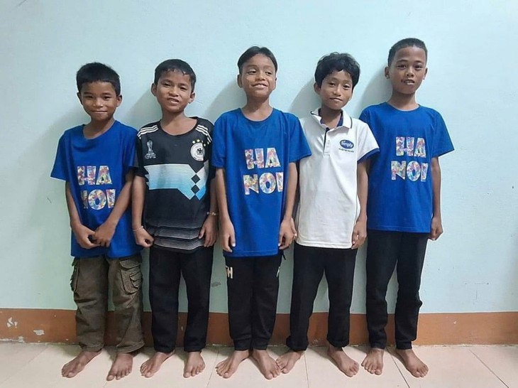 Khen thưởng nhóm học sinh dũng cảm cứu sống 2 em nhỏ đuối nước- Ảnh 1.