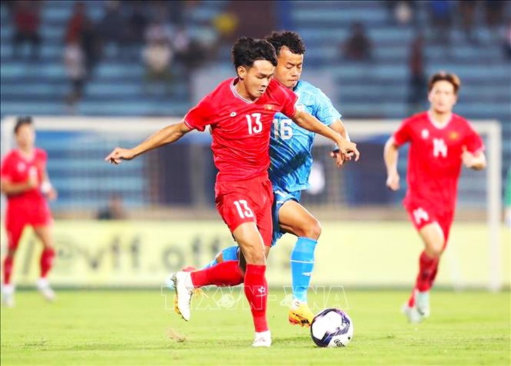 Tuyển Việt Nam tụt 3 bậc trên bảng xếp hạng FIFA tháng 10- Ảnh 1. Tuyển Việt Nam tụt 3 bậc trên bảng xếp hạng FIFA tháng 10- Ảnh 1.