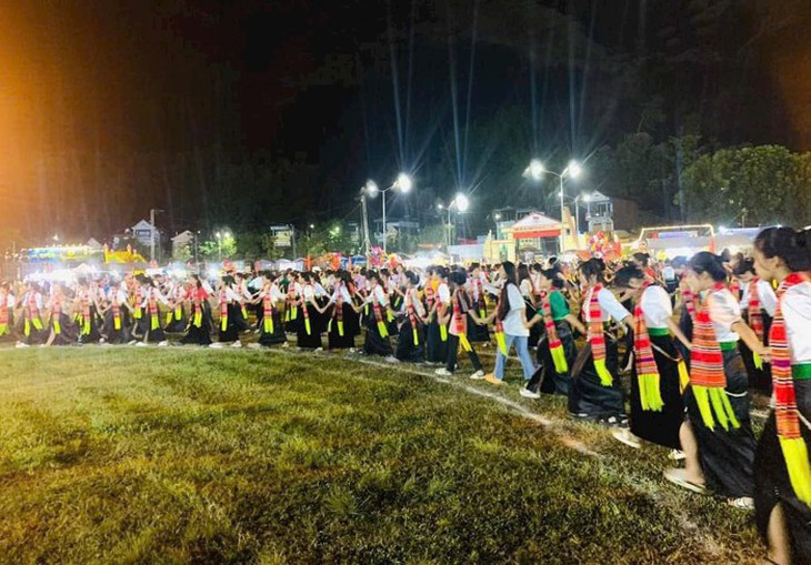 Trình diễn các nét đẹp văn hóa, thiên nhiên, con người qua Tuần Du lịch - Văn hóa Lai Châu 2024- Ảnh 3. Trình diễn các nét đẹp văn hóa, thiên nhiên, con người qua Tuần Du lịch - Văn hóa Lai Châu 2024- Ảnh 3.