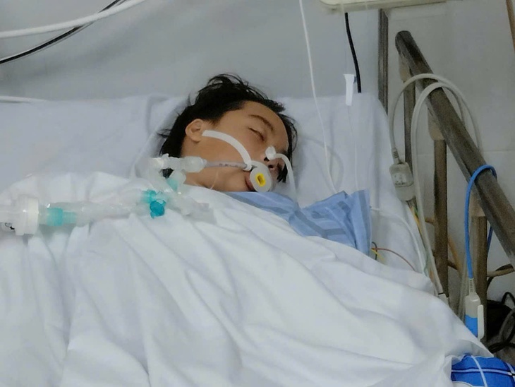 Vợ vào viện sinh nở, con trai lớn lại cấp cứu vì bệnh viêm não khiến gia đình người đàn ông lao đao- Ảnh 1. Vợ vào viện sinh nở, con trai lớn lại cấp cứu vì bệnh viêm não khiến gia đình người đàn ông lao đao- Ảnh 1.