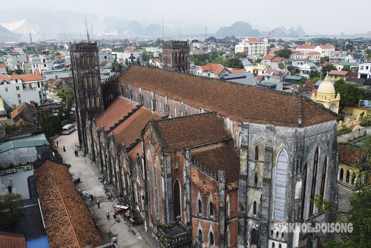 Chiêm ngưỡng ‘châu Âu thu nhỏ’ ở thánh đường gần 150 năm tuổi- Ảnh 1. Chiêm ngưỡng ‘châu Âu thu nhỏ’ ở thánh đường gần 150 năm tuổi- Ảnh 1.