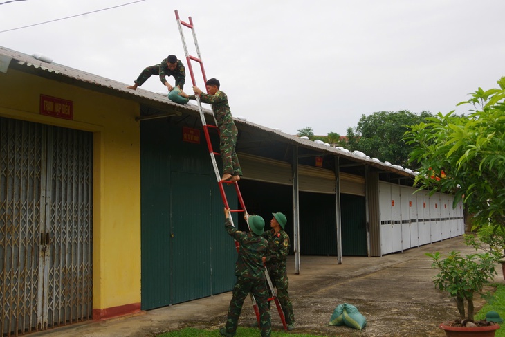 Các tỉnh miền Trung dốc sức ứng phó bão Trà Mi- Ảnh 1.