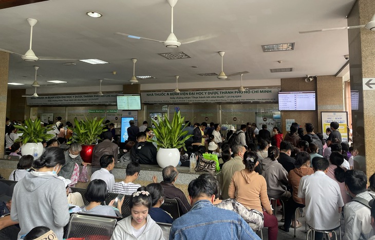 Hai bệnh viện lớn khám 6.000- 8.000 người, điều trị hàng nghìn ca nội trú, làm gì để đảm bảo cung ứng thuốc, vật tư?- Ảnh 1. Hai bệnh viện lớn khám 6.000- 8.000 người, điều trị hàng nghìn ca nội trú, làm gì để đảm bảo cung ứng thuốc, vật tư?- Ảnh 1.