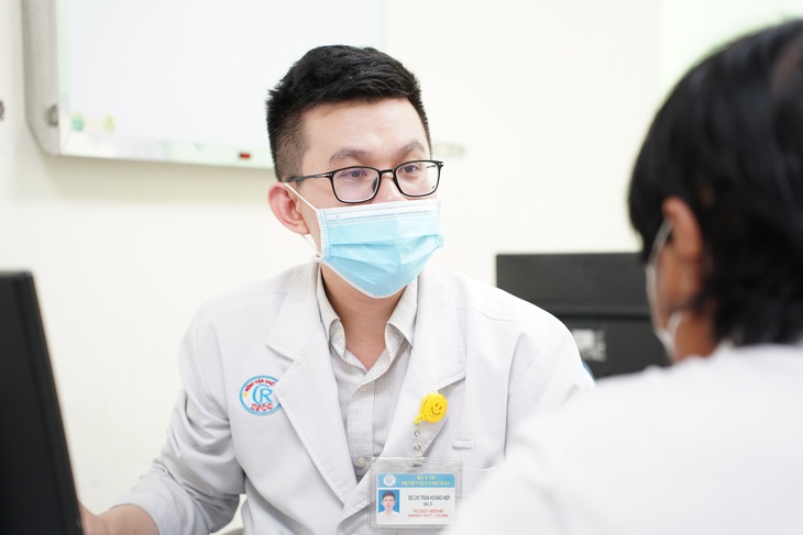 Bộ Y tế yêu cầu đẩy mạnh chuyển đổi số, nâng cao y đức và chất lượng khám chữa bệnh- Ảnh 1.