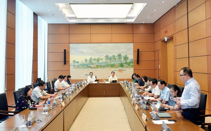 Chủ tịch Quốc hội: Sửa đổi Luật BHYT, Luật Dược kỳ vọng tháo gỡ nhiều vướng mắc- Ảnh 4. Chủ tịch Quốc hội: Sửa đổi Luật BHYT, Luật Dược kỳ vọng tháo gỡ nhiều vướng mắc- Ảnh 4.